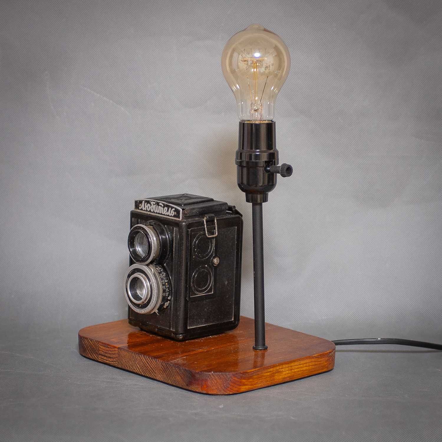 Лучший оригинальный подарок фотографу-настольный Лофт светильник.