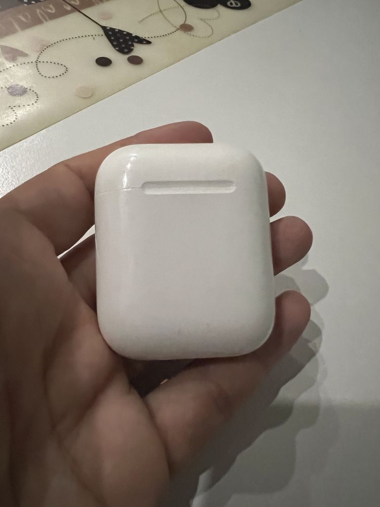 Продам кейс  Airpods 2 . Стан 5-