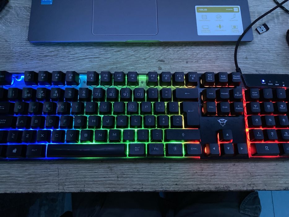 Teclado gamer trust