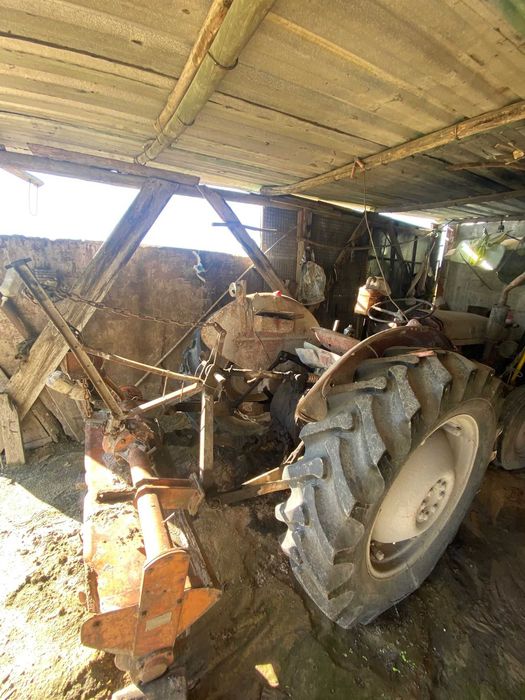 Trator ferguson com documentos