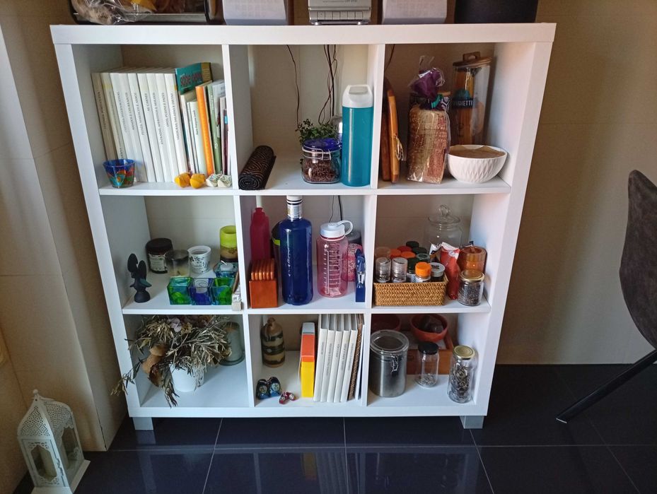 Estante branca de cubos