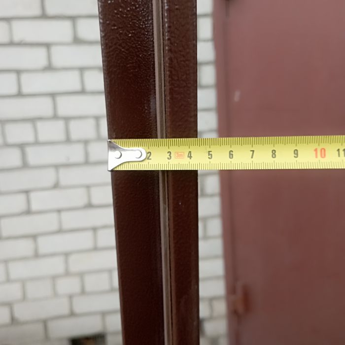 Продам двері вхідні металеві