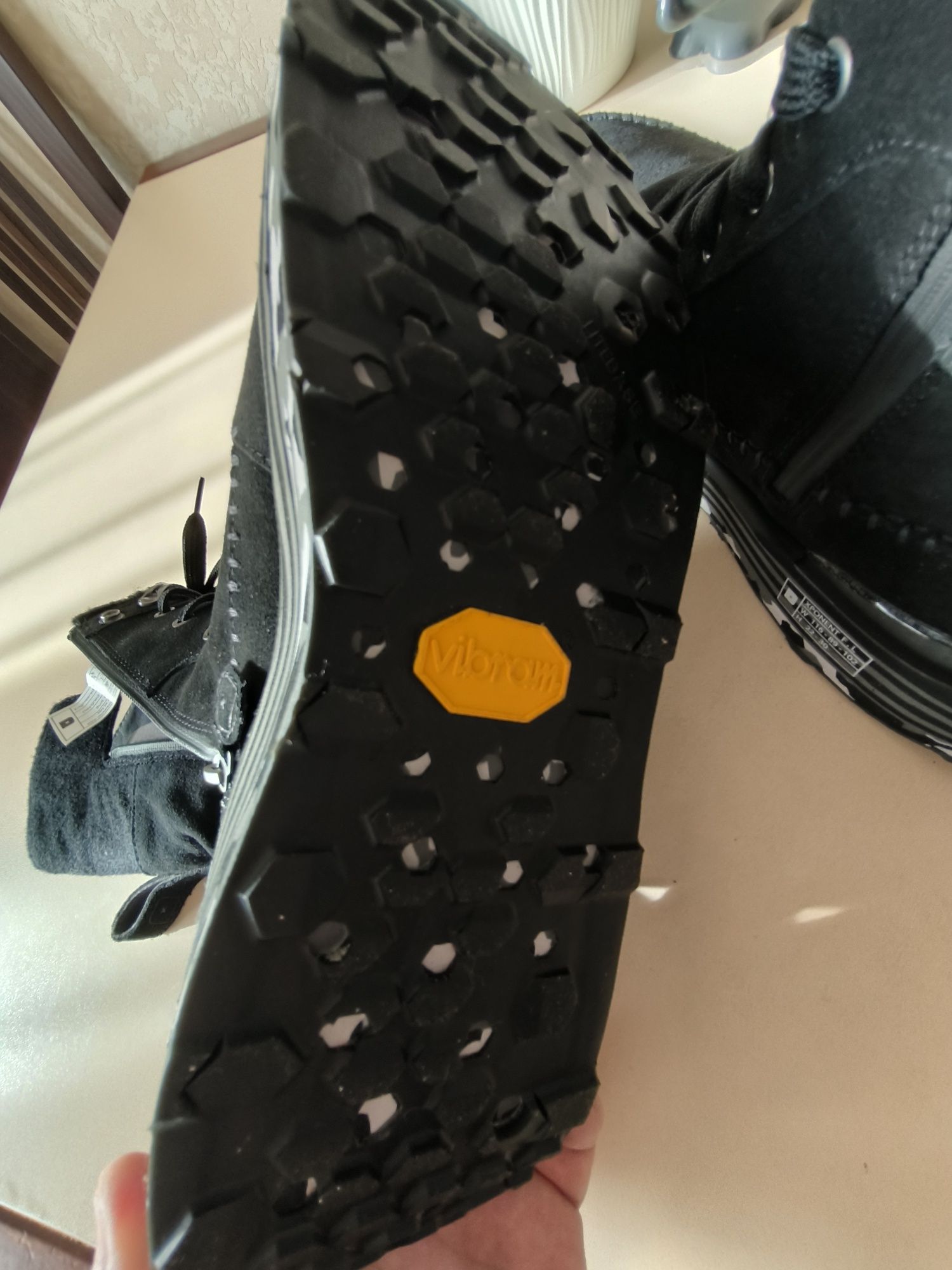 Деккерс ботинки осень зима Deckers vibram 42р.