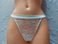 Majtki Intimissimi stringi z kokardką S/36