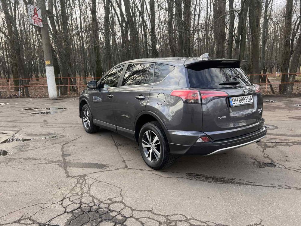 Продам Toyota Rav4 2017