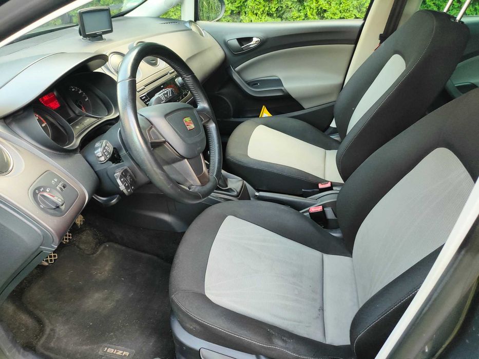 Seat Ibiza 1.4 Climatronic, Navi, opony letnie i zimowe, 2013r.