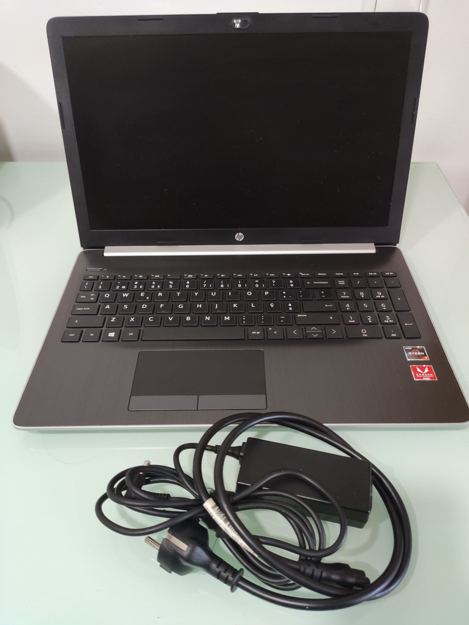 Portátil HP, AMD Ryzen™ 7 3700U com Radeon™ Vega 10/ 16Gb RAM / W11Pro