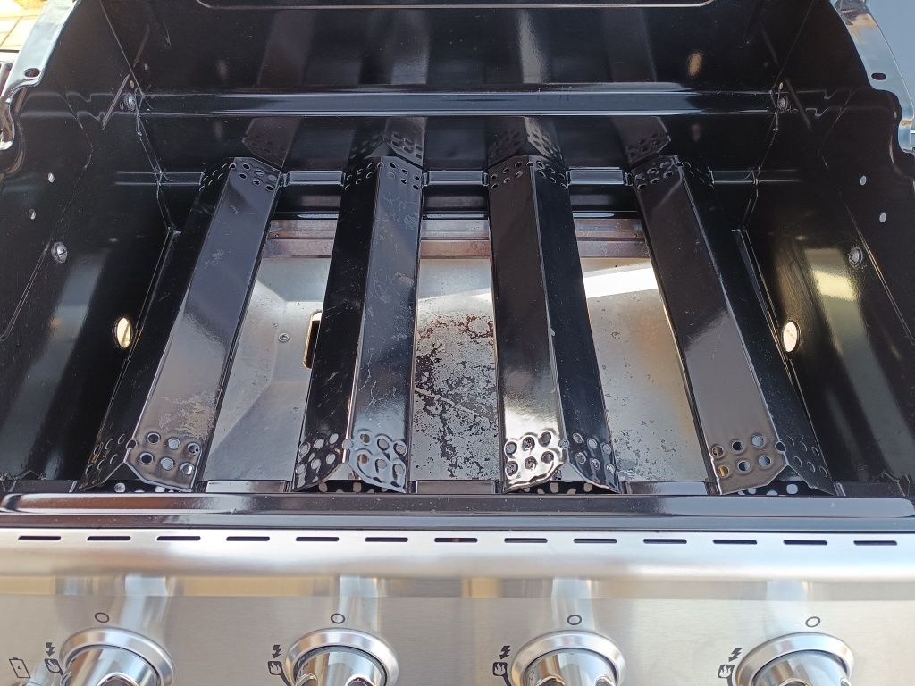 Grill gazowy firmy NEXGRIL 4 plus jeden boczny