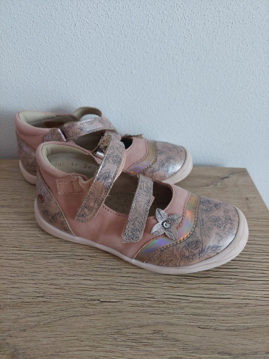 Eleganckie baleriny zapinane w kwiaty gbb 27