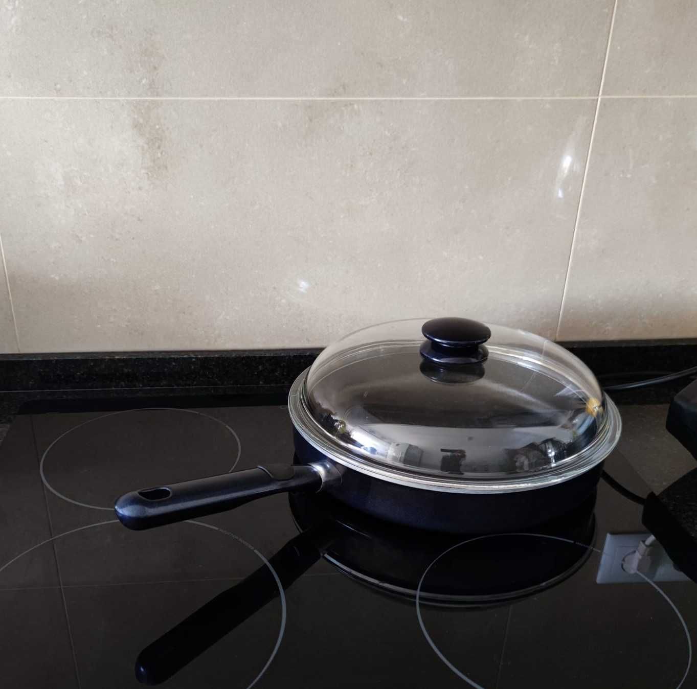 Frigideira Tefal antiaderente com cabo+tampa de vidro (NOVA)