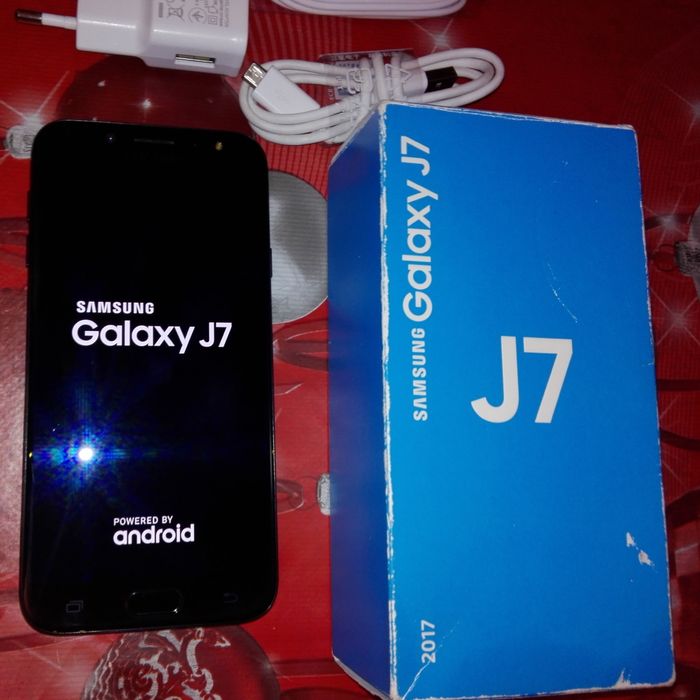 Sprzedam Samsung Galaxy J7 Duos.