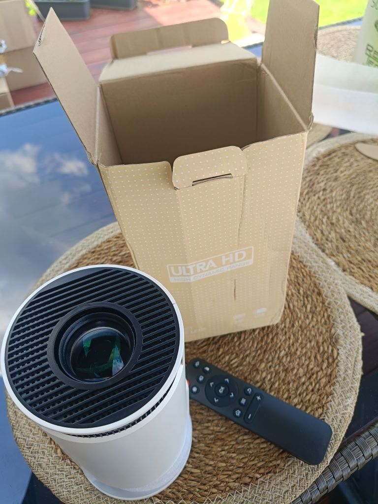 Przenośny projektor uhd wifi android