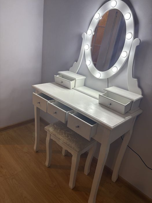 toaletka do makijażu