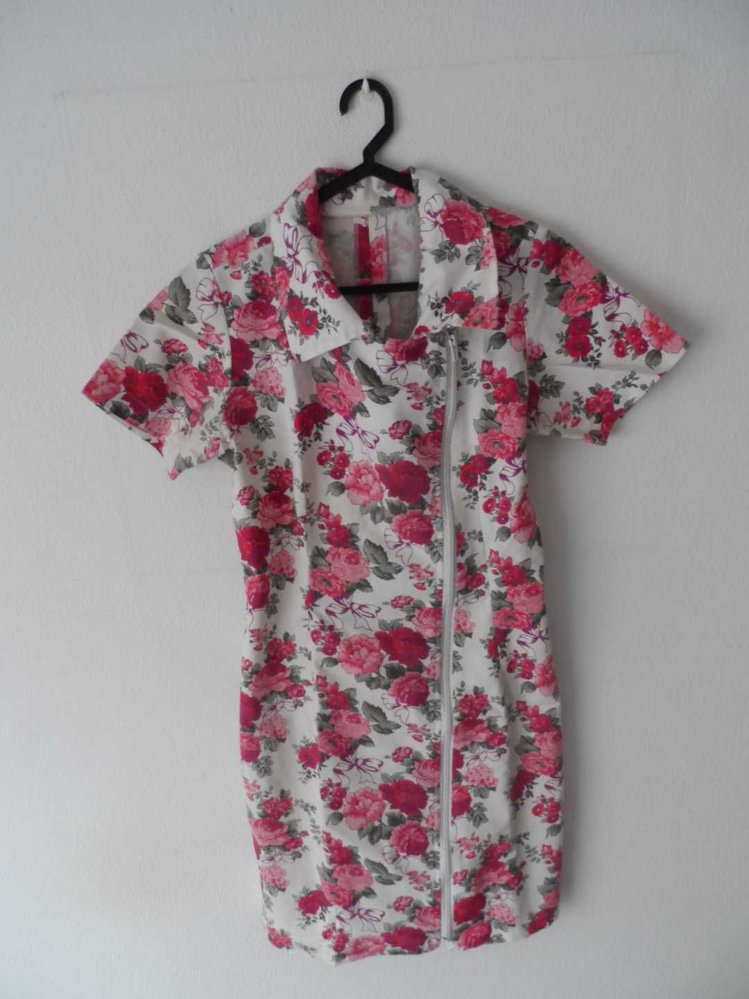 Vestido padrão rosas