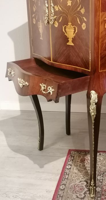 Móvel Bar Garrafeira, estilo Luís XV. Pau-santo.