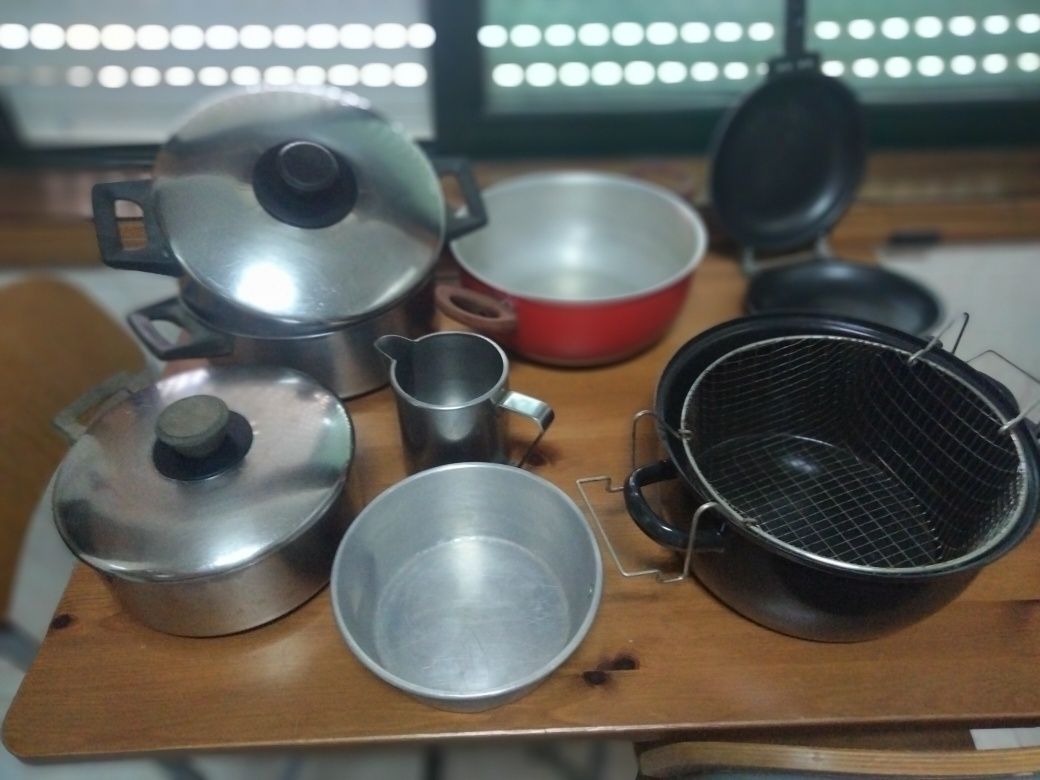 Tachos e panelas  em bom estado