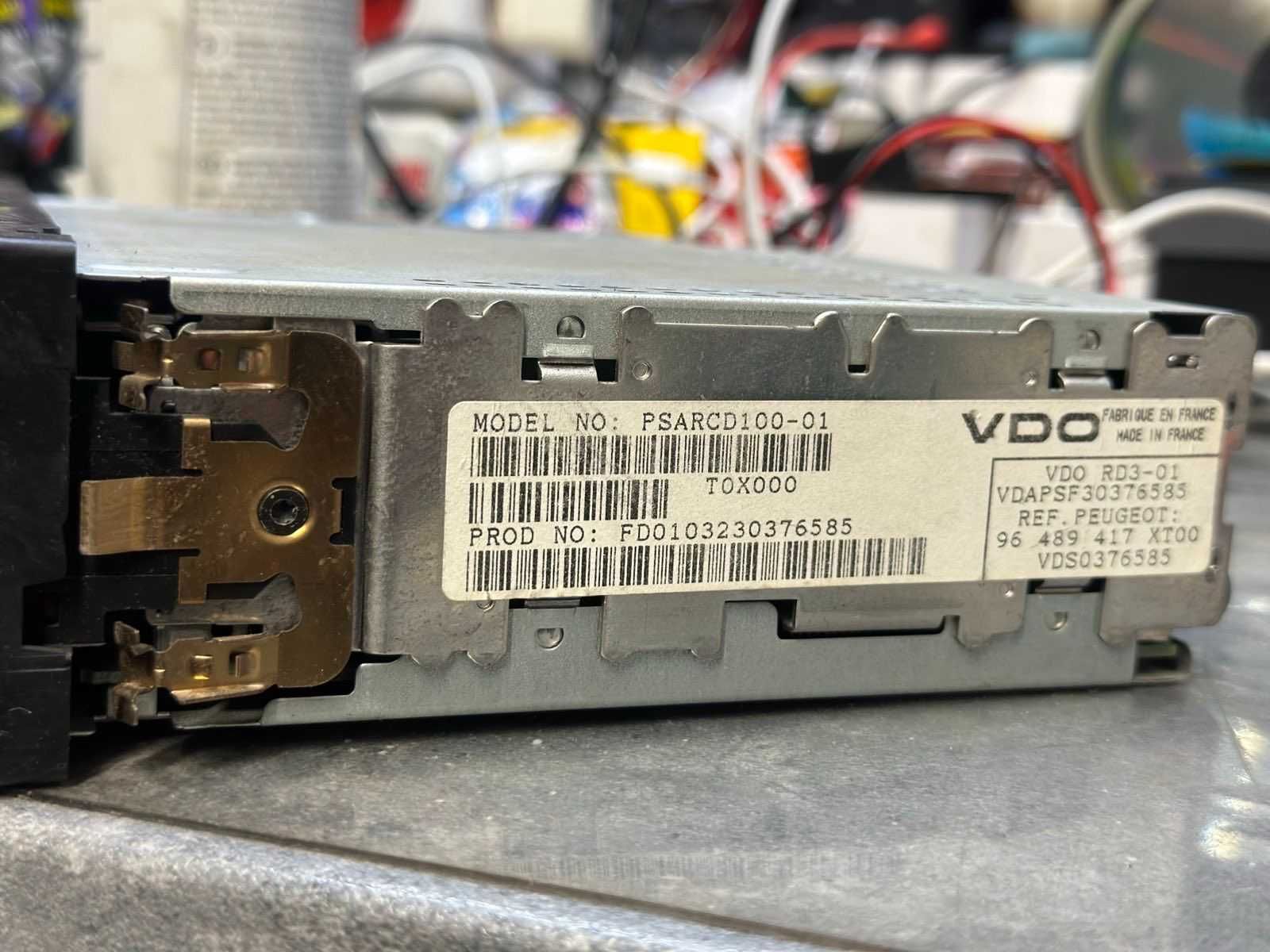 Fabryczne Radio Peugeot 206 307 Citroen C3 PSARCD100-01 VDO