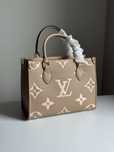 Сумка шкіряна бежева монограм Louis Vuitton On the go