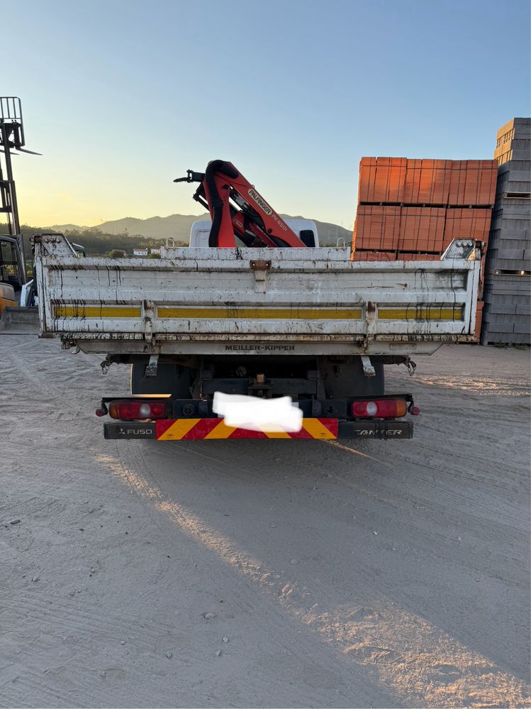Mitsubishi Fuso com grua e bascúla