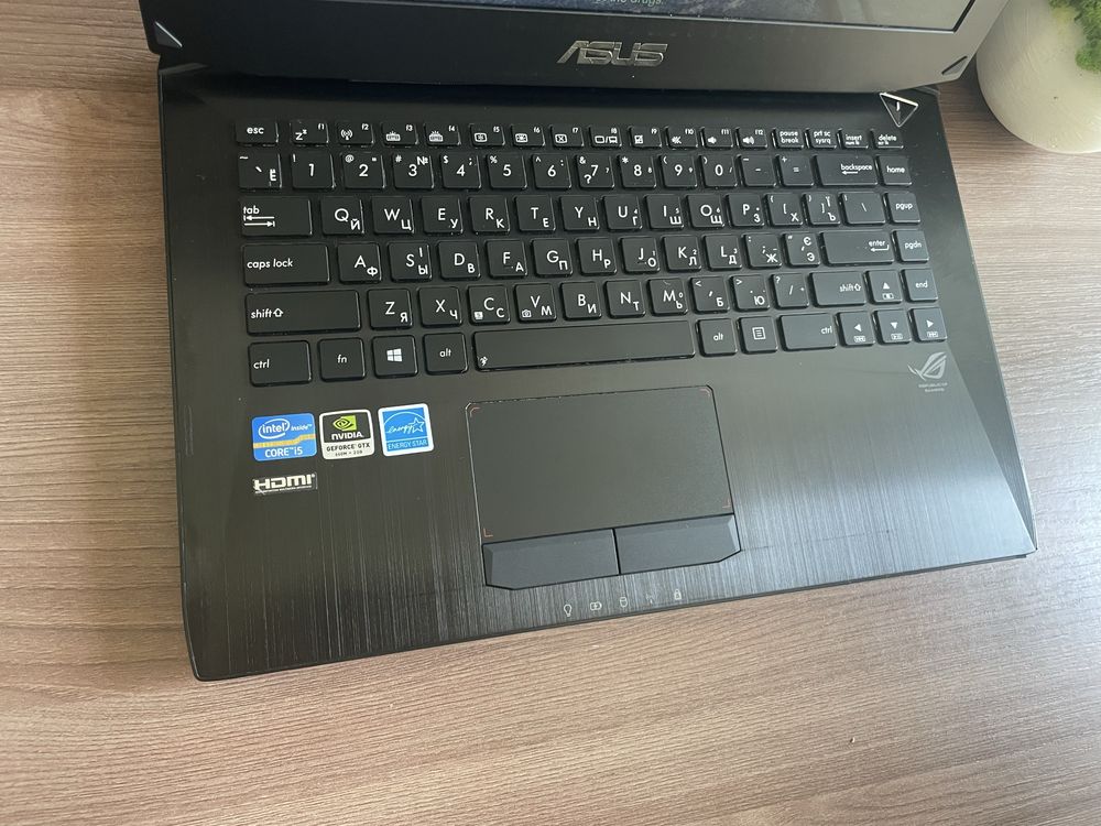 Игровой ноутбук Asus ROG/i5/8 RAM/ 256SSD/GeForce GTX660 2 GB