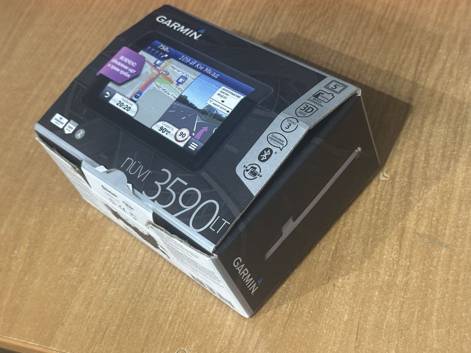 GPS-навигатор Garmin nüvi 3590LT (5", Bluetooth, Голосовое управление)