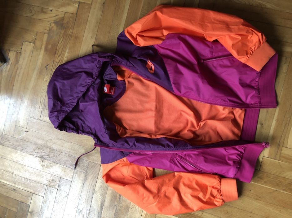 Cienka kurteczka Nike, rozmiar M/L