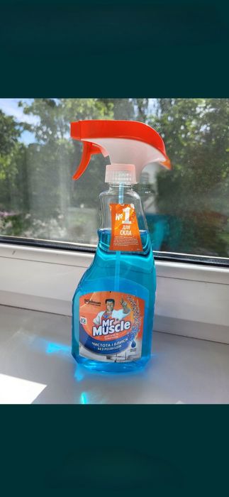 Продам засіб для миття скла та поверхонь Mr. Muscle з розпилювачем.