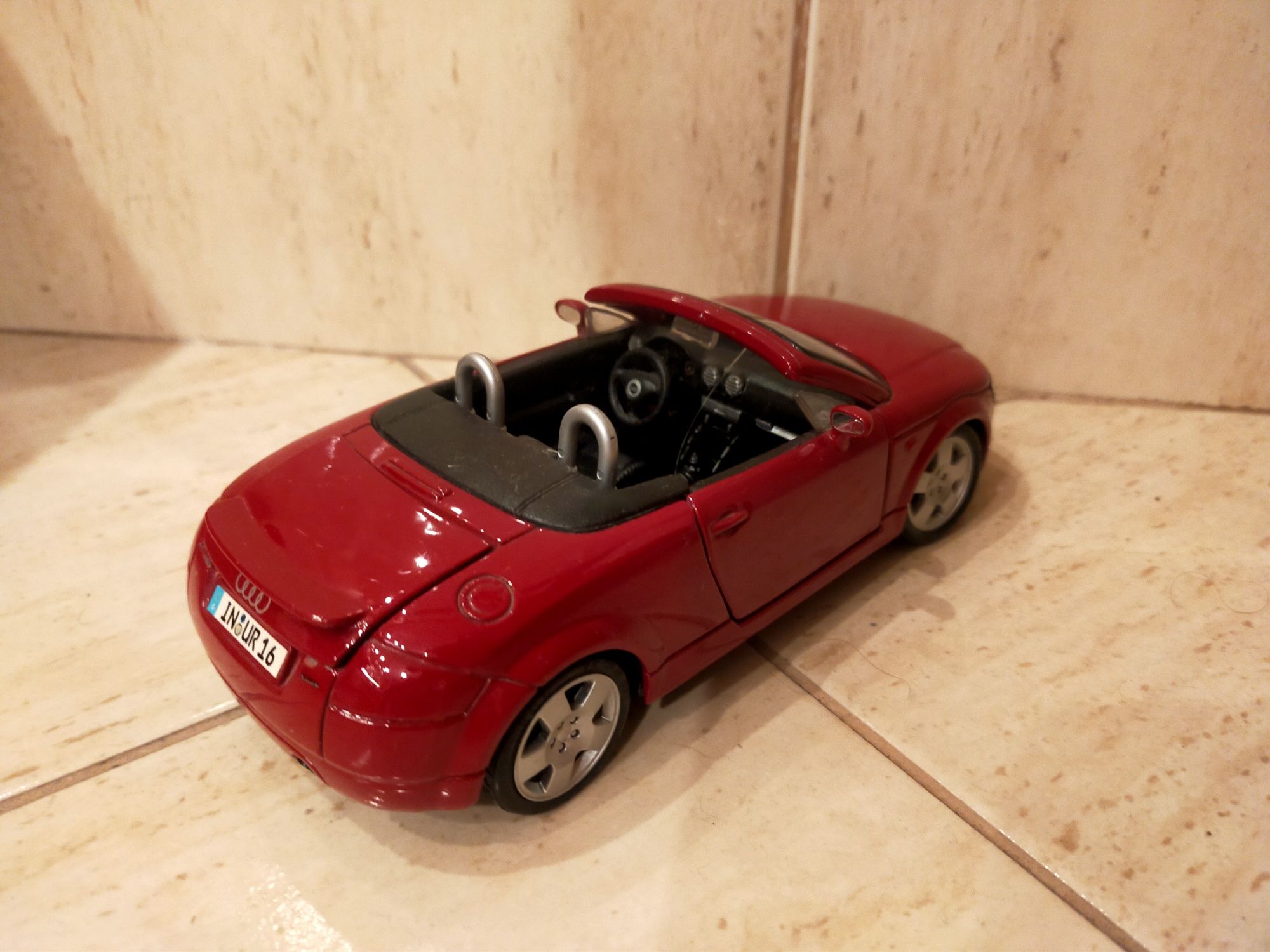 Model Maisto Audi TT roadster 1:24