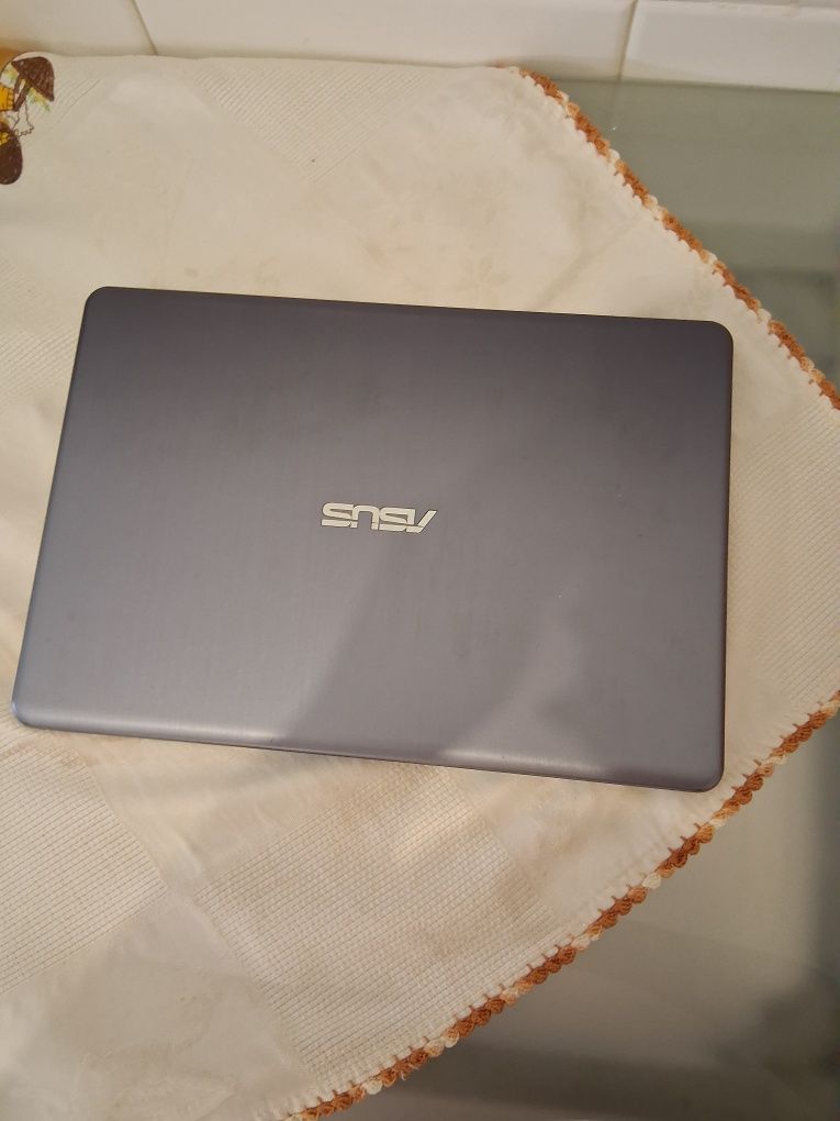 Vendo PC portátil marca Asus