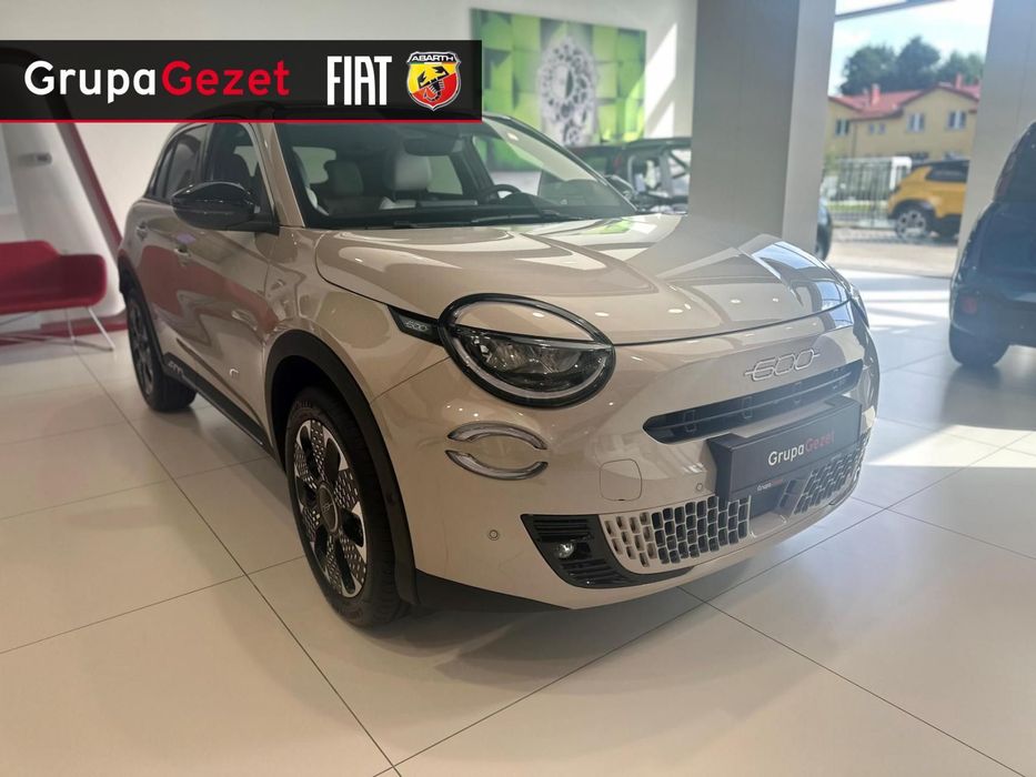 Fiat 600 Hybryda 1.2 La Prima 110KM Cappucino z dachem Czarnym BlackWeek
