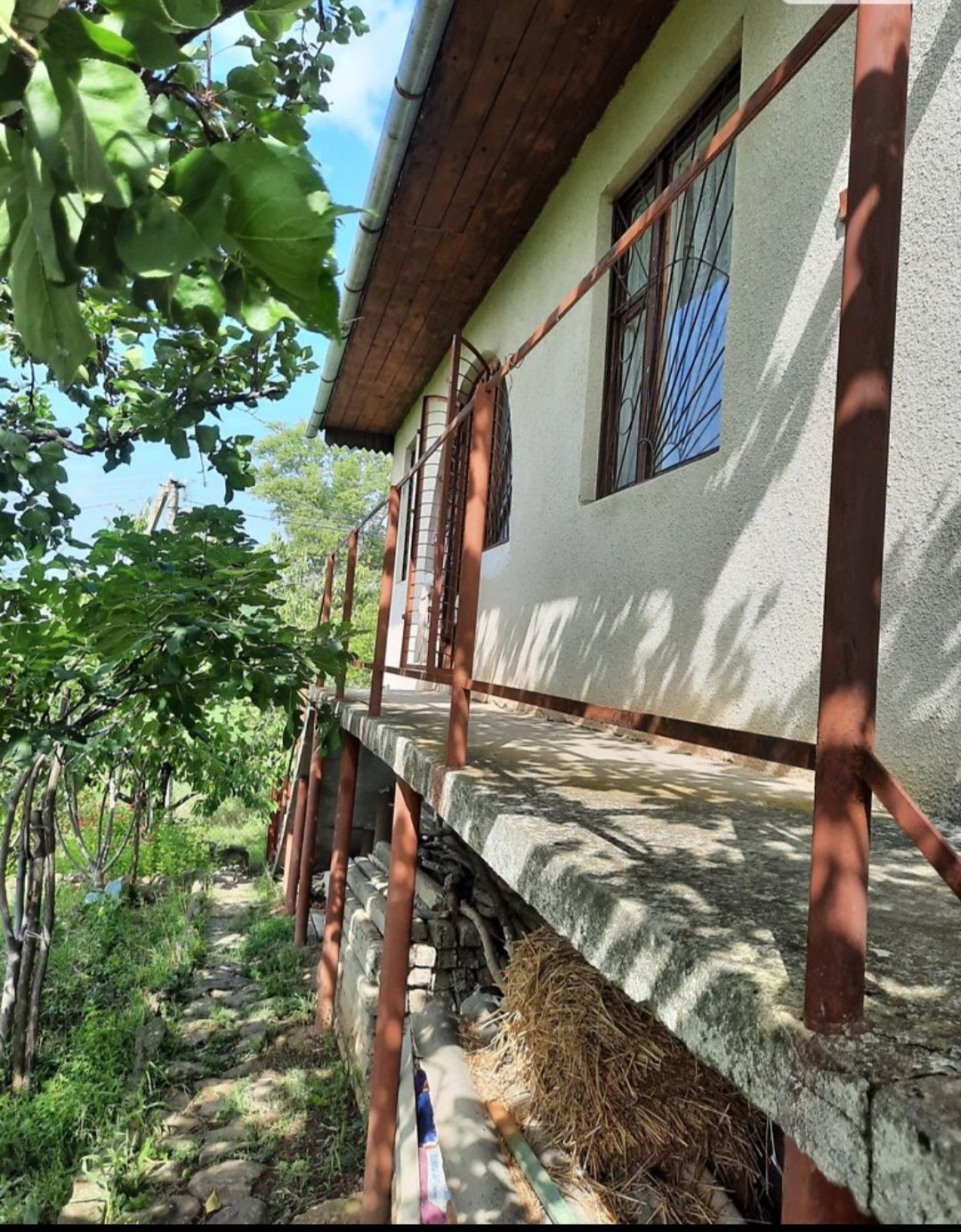 Продам дачну ділянку з цегляним садовим будинком