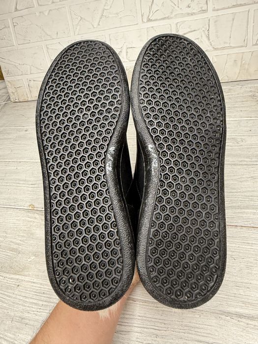 Модные женские кожаные кроссовки rov с отделкой из меха