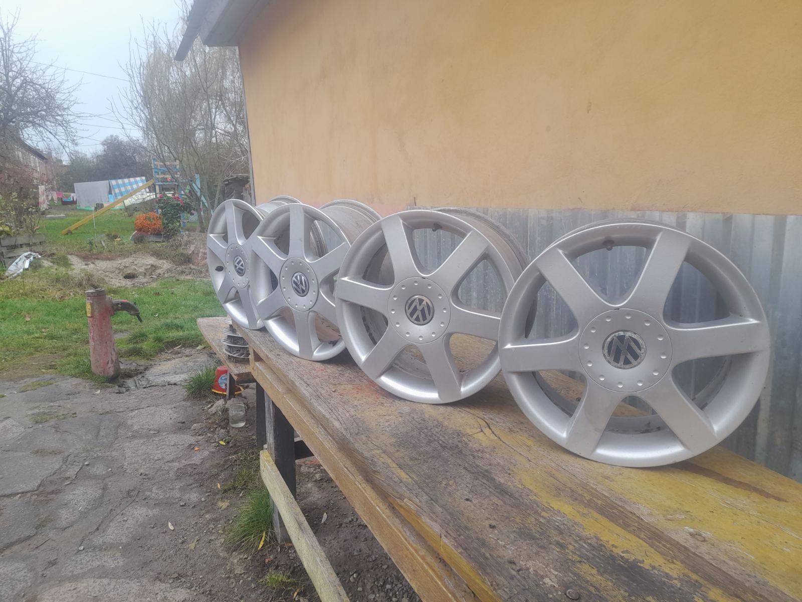 Комплект дісків wv passat r16