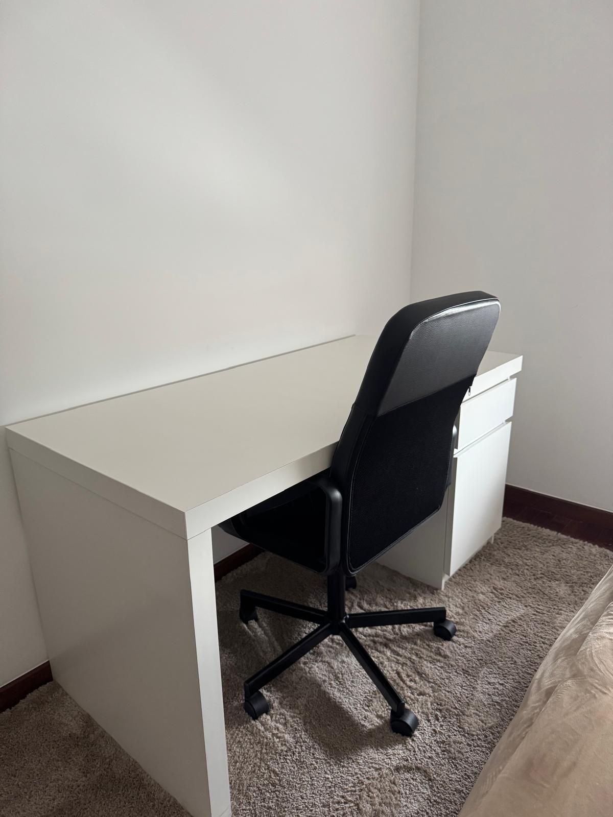 Vendo mese de escritório +  cadeira