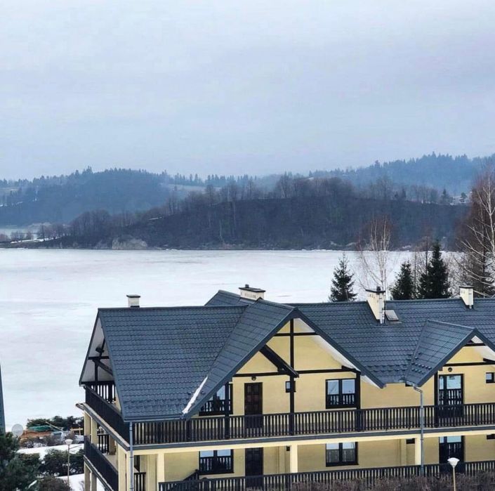 Jacuzzi Nad Soliną nad jeziorem Apartamenty w górach z widokiem na jez