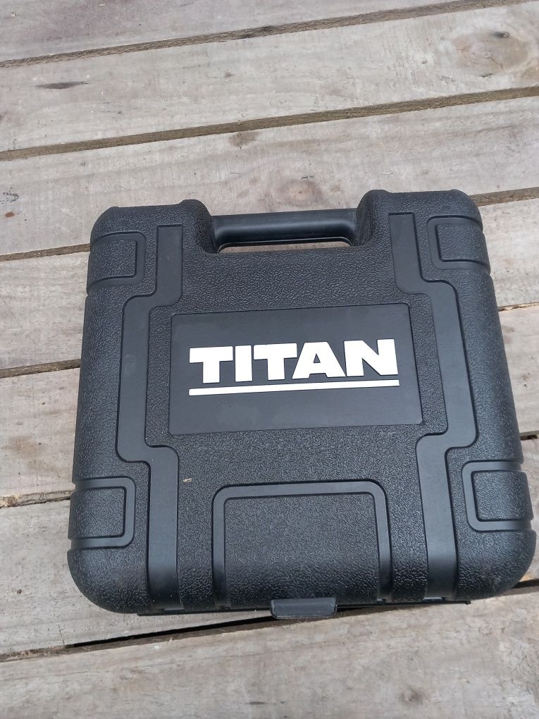 Opalarka elektryczna TITAN TTB773HTG 2000W