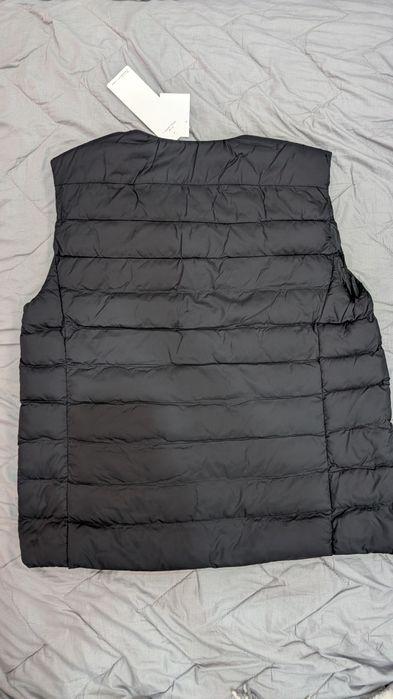 Безрукавка тепла жилетка Uniqlo нова чорна