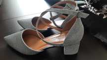 Sapatos novos brilhantes