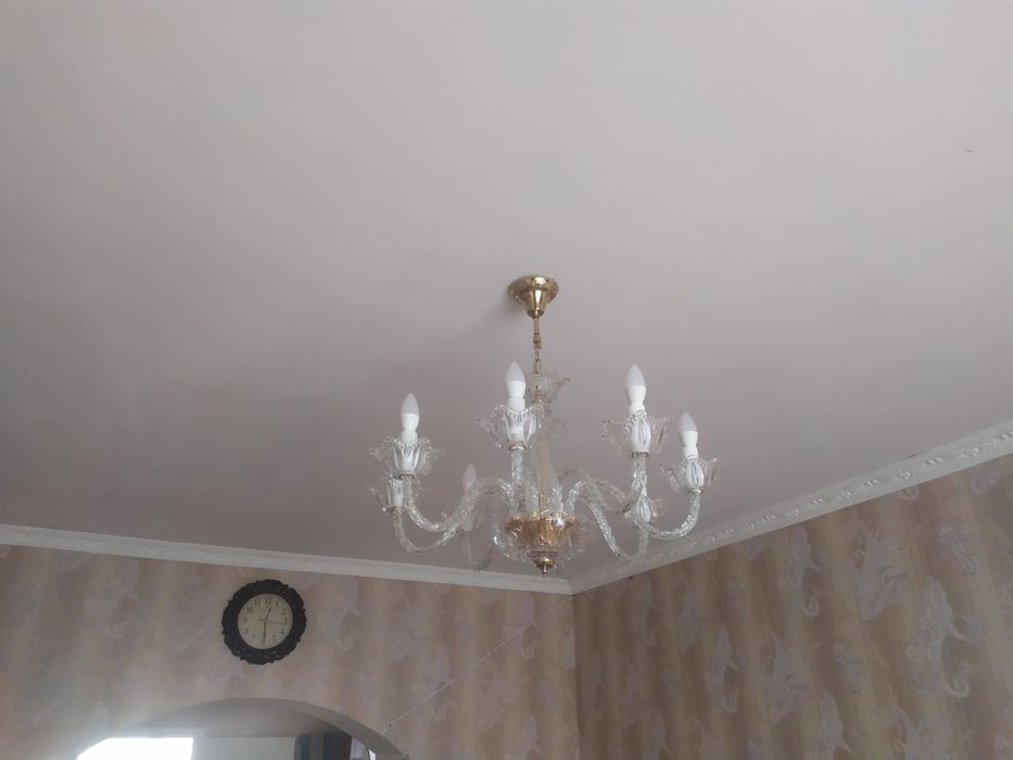 Продам хрустальную люстру