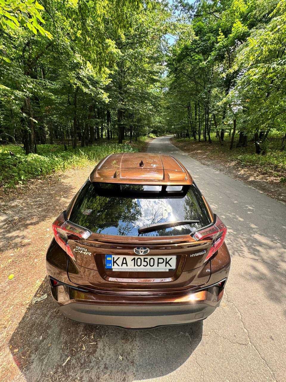 Toyota C-HR гібрид 2018