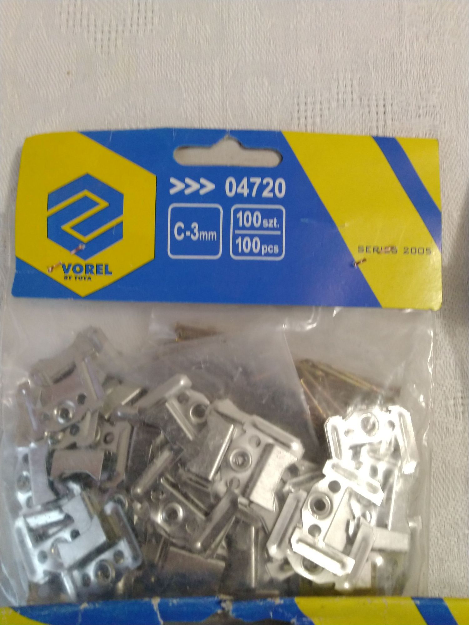 Klamry do paneli, boazerii 3mm. Vorel 04720 - 373 szt.