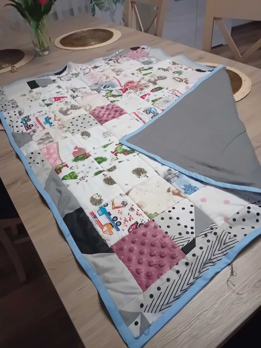 Recznie robiony kocyk dla dziecka