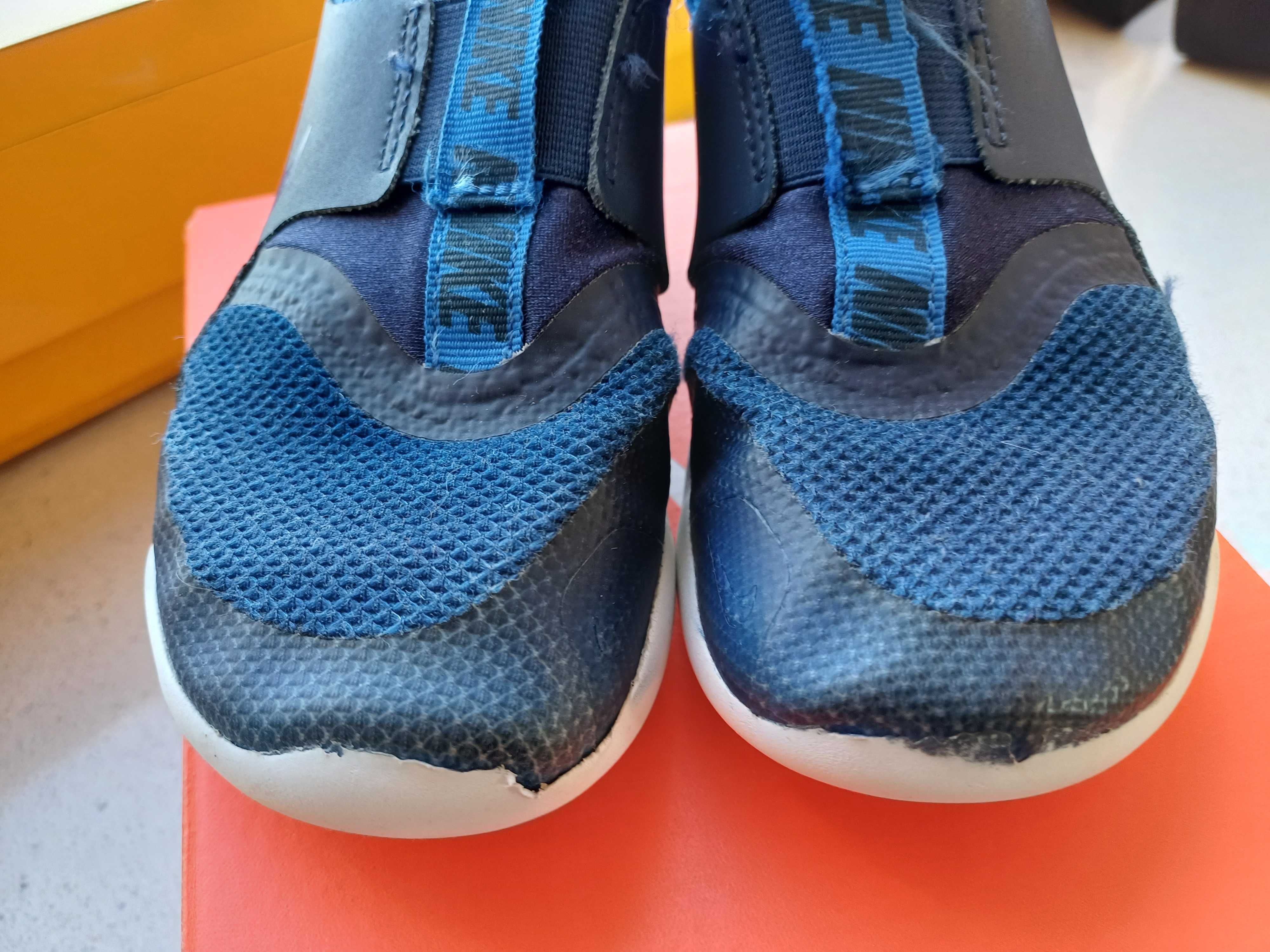 Buty dziecięce nike flex runner rozmiar 29.5 niebieskie wsuwane