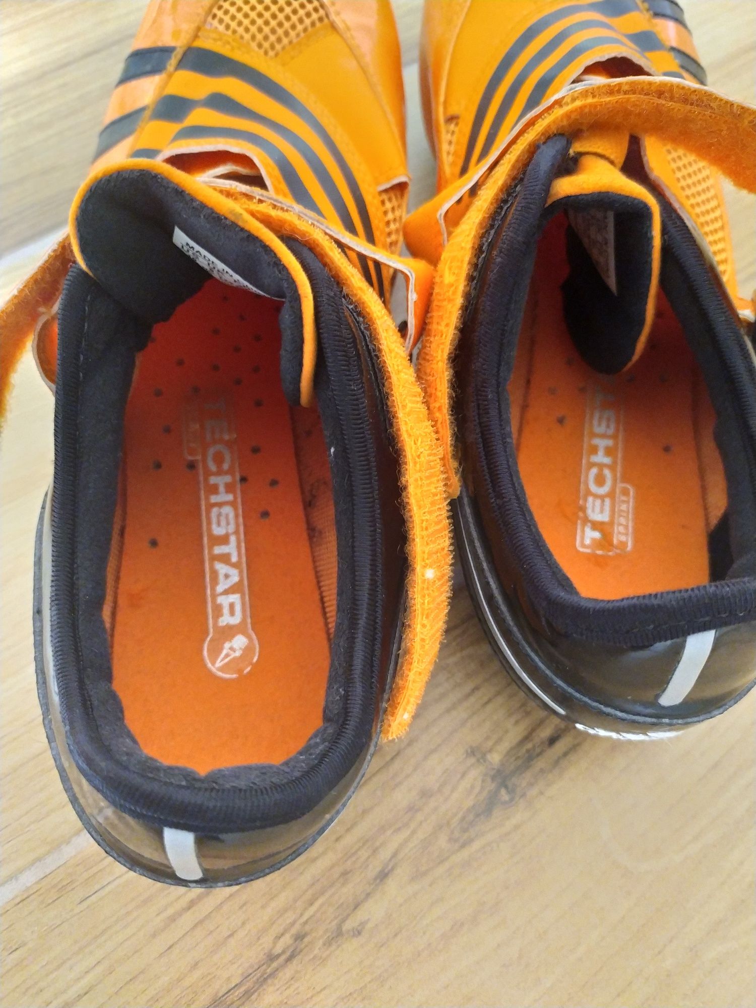 Sportowe buty do biegania Adidas r. 42 dla sprintu