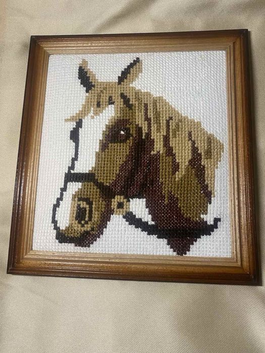 Вишивка ручна, коник.