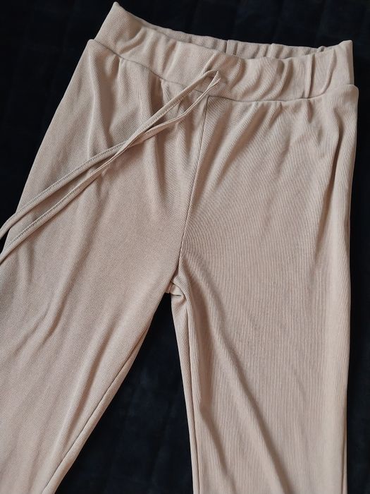 Спортивний жіночій костюм