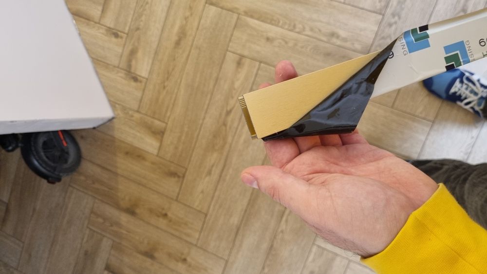 Złota Listwa przyścienna do prysznica