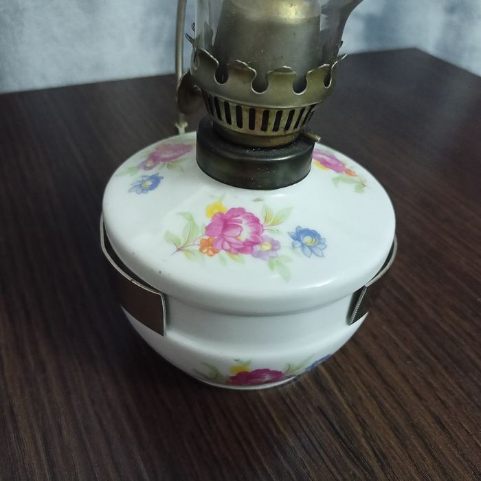 Lampka naftowa z lusterkiem