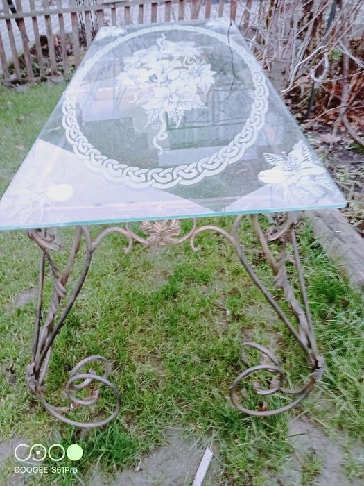 Стіл кований з гартованим склом 10 мм вуличний вуличний.