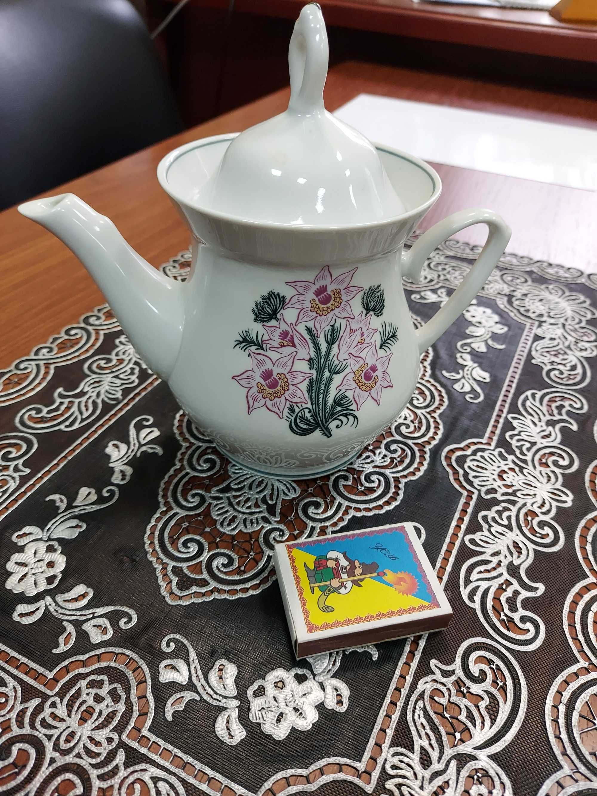 Продам заварочный чайник с чашками
